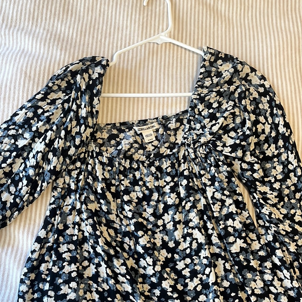 Billabong long sleeve floral top